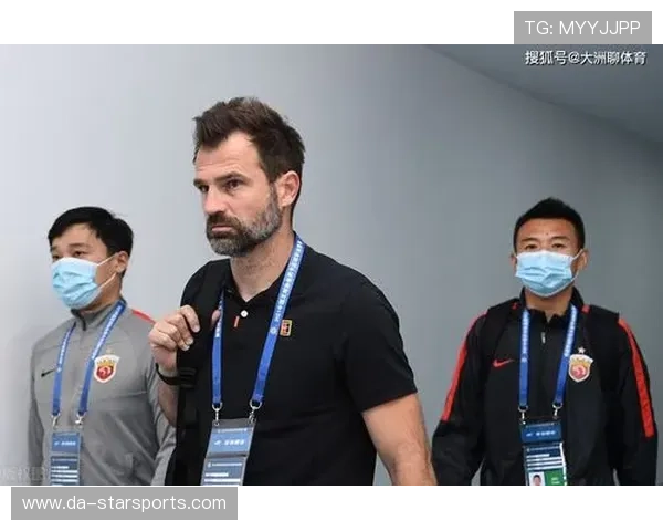 球员感谢教练的付出并展望未来挑战
